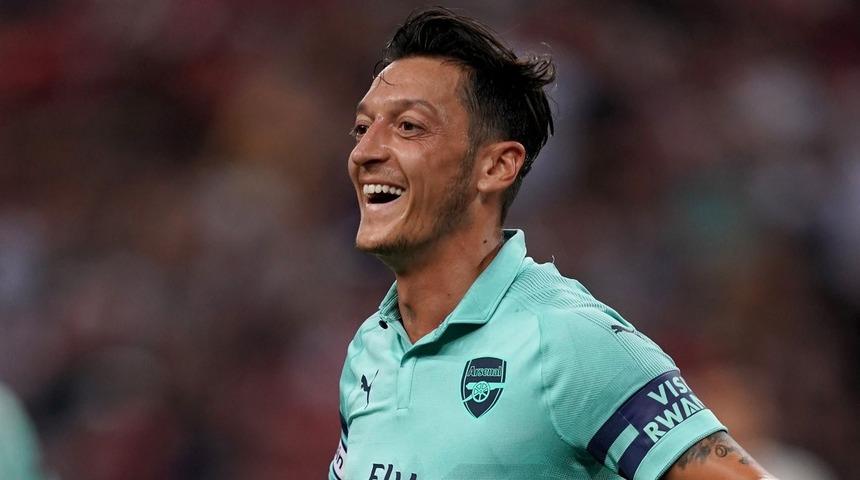 Mesut Özil kararını açıkladı: Arsenal'de kalmak istiyorum