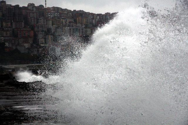 Zonguldak'ta dev dalgalar