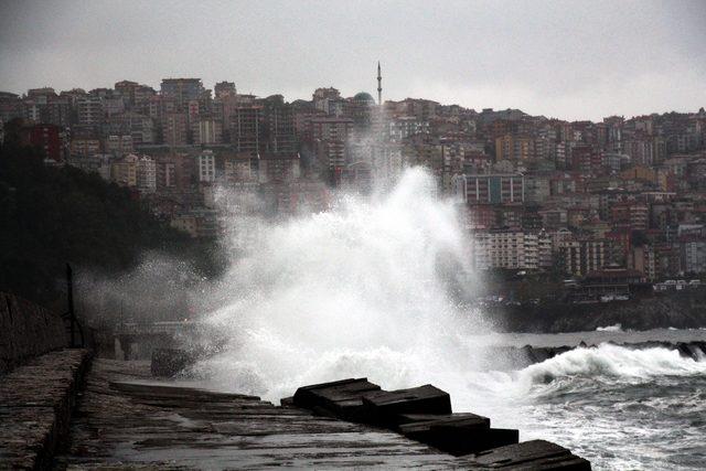 Zonguldak'ta dev dalgalar