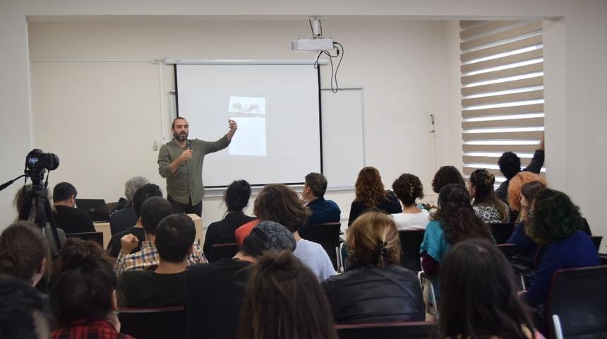 Sanat Y&ouml;netmeni &Ouml;zt&uuml;rk D&uuml;zce &Uuml;niversitesi &ouml;ğrencileriyle buluştu