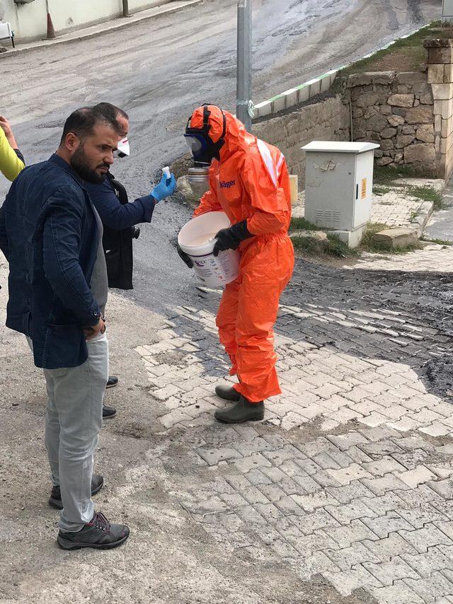 Erzincan'da tankerden yola dökülen asit korkuttu