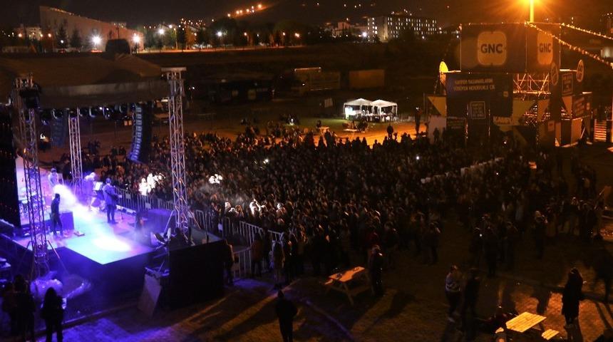 Fakir Band Rock Grubu, ER&Uuml;&rsquo;de Konser Verdi