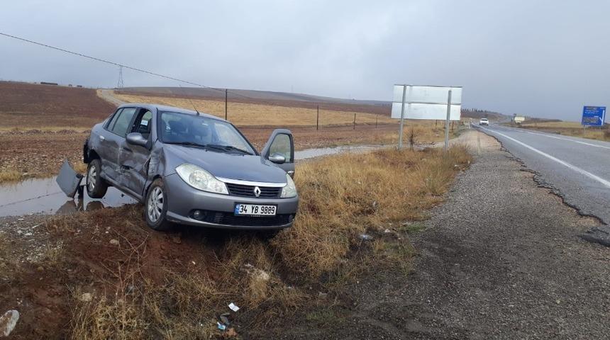 İki otomobil kafa kafaya &ccedil;arpıştı: 1 yaralı