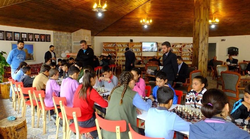 Sultanhanı&rsquo;nda ortaokullar arası satran&ccedil; turnuvası