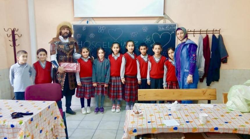 &Ouml;ğrencilere ok&ccedil;uluk dersi