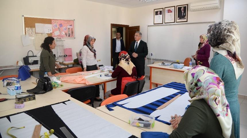 Başkan &Ccedil;etin kursiyerleri ziyaret etti