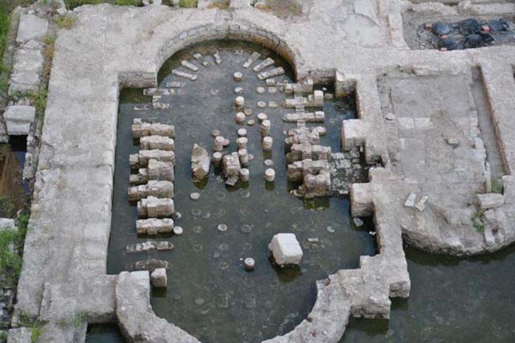 Bina temelinden çıkanlar görenleri şaşkına çevirdi  G3