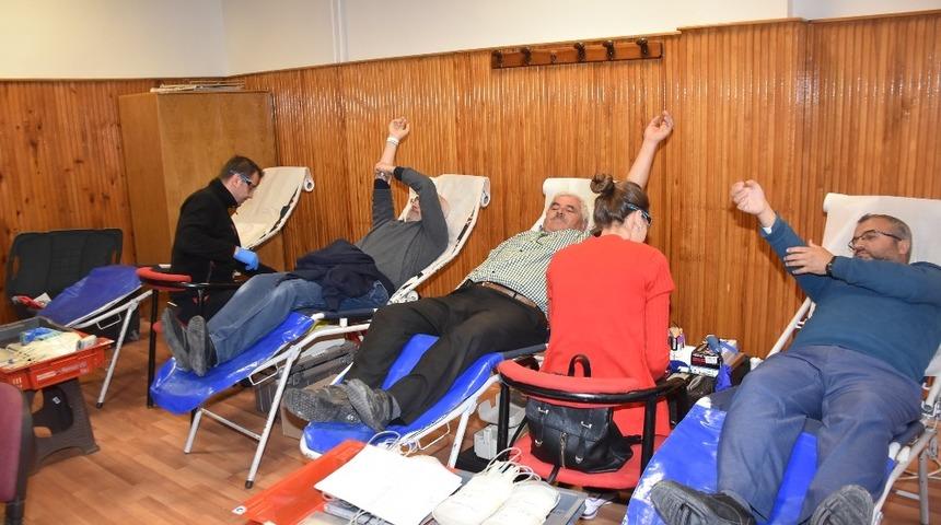 Dursunbey&rsquo;de en &ccedil;ok kan veren vatandaşlara madalya