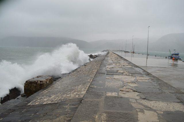 Amasra fırtınaya teslim