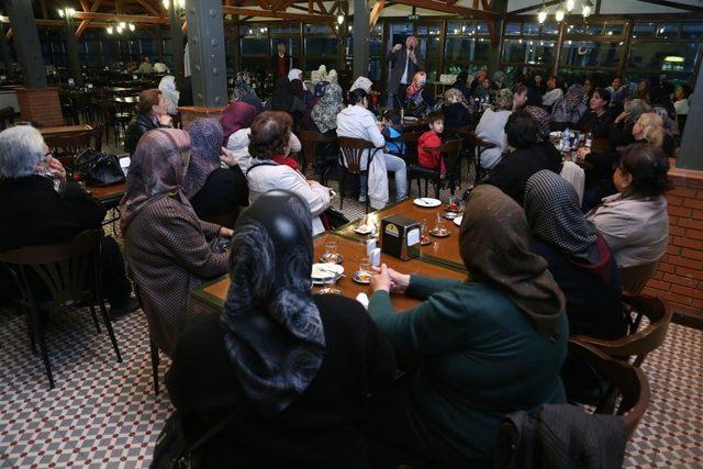 Başkan Kazım Kurt, Gündoğdulu kadınlarla bir araya geldi