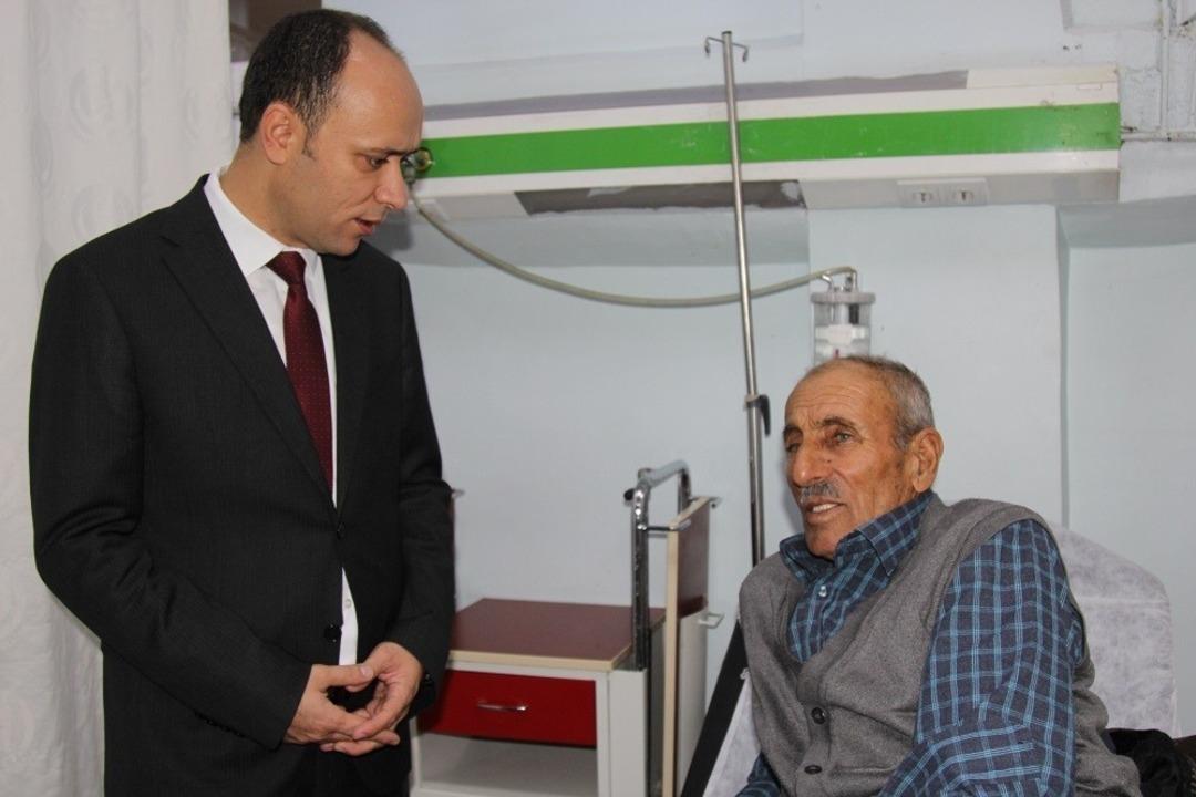 Kaymakam Solak hastanede hastaları ziyareti