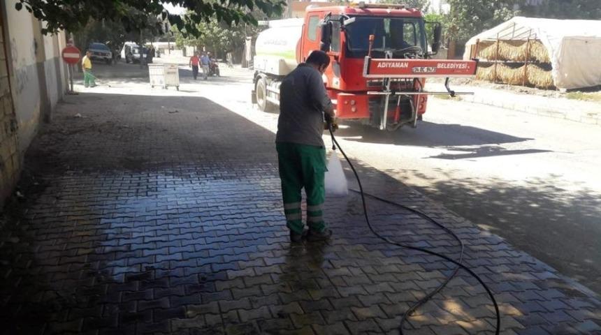 Temizlik ekipleri rutin sabah temizliğine devam ediyor