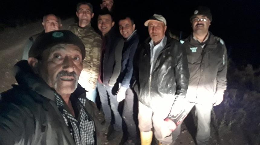 Sulama kanalına düşen kızılgeyik kurtarıldı