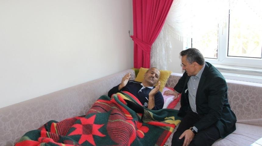 Başkan Tutal, hastaları evinde ziyaret etmeyi s&uuml;rd&uuml;r&uuml;yor