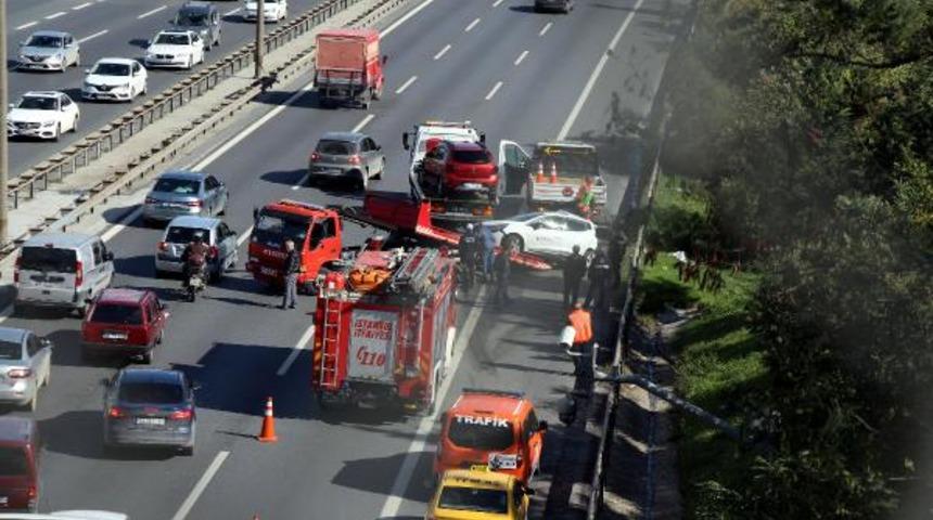 TEM Otoyolu'nda kaza... Uzun araç kuyrukları oluştu!