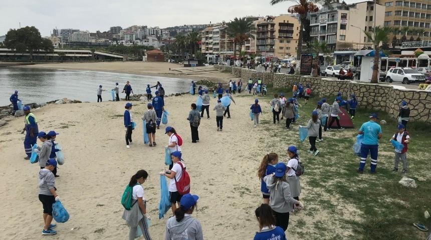 G&ouml;n&uuml;ll&uuml; gen&ccedil;ler &ccedil;evre temizliği yaptı