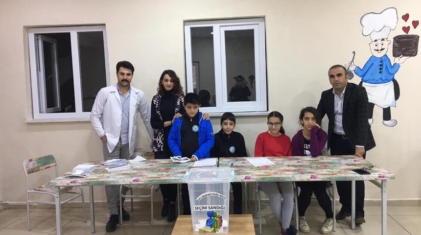 Hakkari’de okul meclis başkanlığı secimi yapıldı