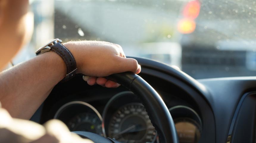 Taksici rezaleti! Aracına aldığı kadının bacaklarına dokunup...