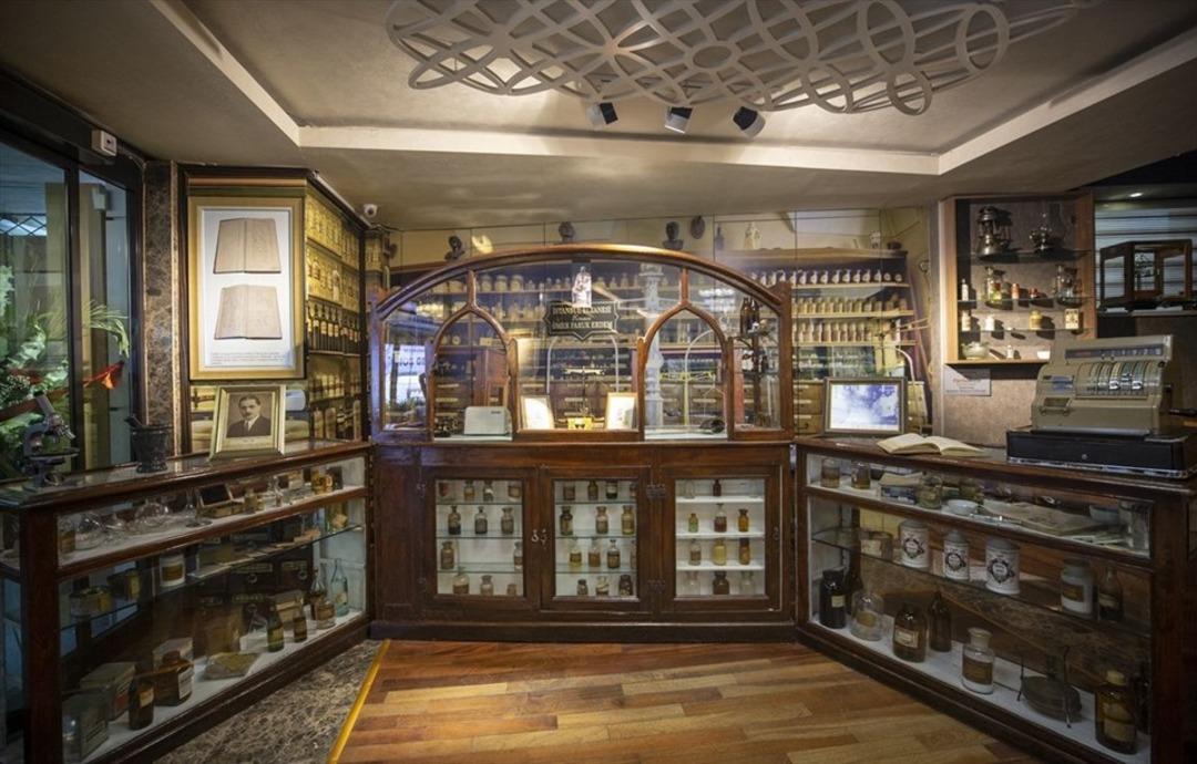 Atat&uuml;rk'&uuml;n Eczanesi m&uuml;ze olarak a&ccedil;ıldı 