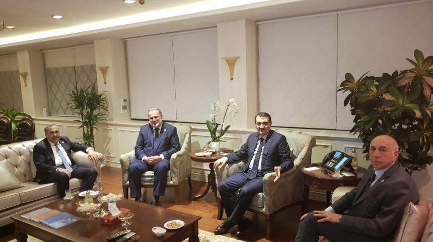 Ak Parti Van milletvekillerinden Bakan D&ouml;nmez&rsquo;e ziyaret