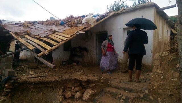 Kaymakam Kaya sel mağduru köylülerle bir araya geldi