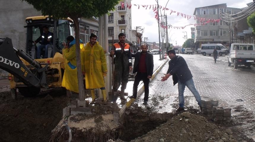 VASKİ, &Ouml;zalp&rsquo;ta 30 yıllık su hatlarını yeniliyor