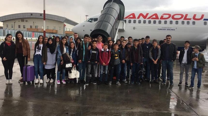 &lsquo;Gen&ccedil;ler sporla hayat bulsun&rsquo; projesi kapsamında 40 &ouml;ğrenci İstanbul&rsquo;a gitti