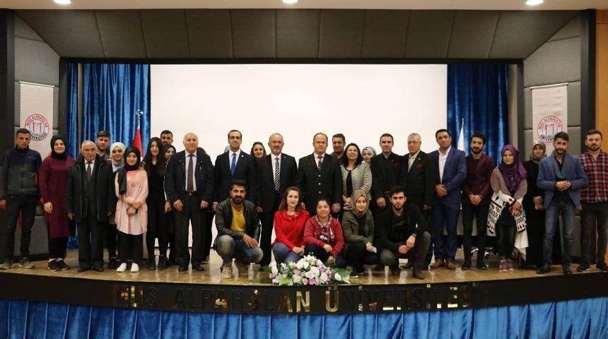 Şair İsmail G&uuml;l, s&ouml;yleşi programına konuk oldu