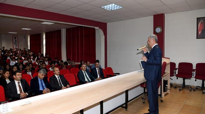 Başkan Polat &ouml;ğrencilerle bir araya geldi