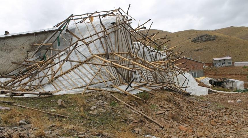 İskeleler fırtınaya dayanamadı