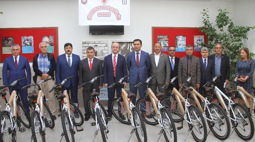 Fethiye&rsquo;de H&uuml;k&uuml;ml&uuml; &Ccedil;ocuklara Bisiklet