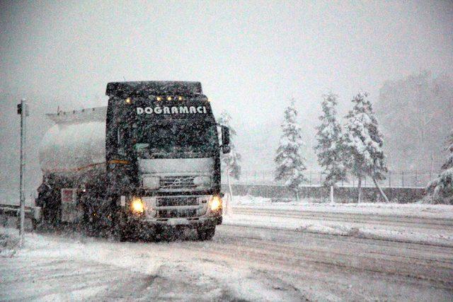 Bolu'nun yüksek kesimlerine ilk kar düştü (3)