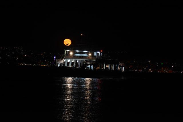 &Ccedil;anakkale&nbsp;Boğazı nda  Dolunay  1