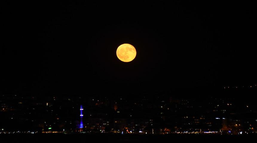 &Ccedil;anakkale&nbsp;Boğazı'nda 'Dolunay'