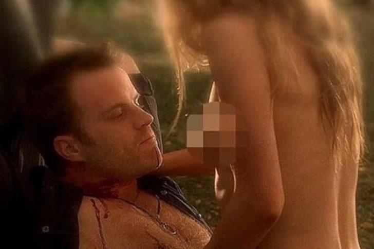 Kıyafetleriyle denize girdi! G4