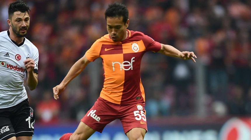 Galatasaray'a bir sakatlık şoku da Nagatomo'dan! Fenerbah&ccedil;e ma&ccedil;ında oynayacak mı?