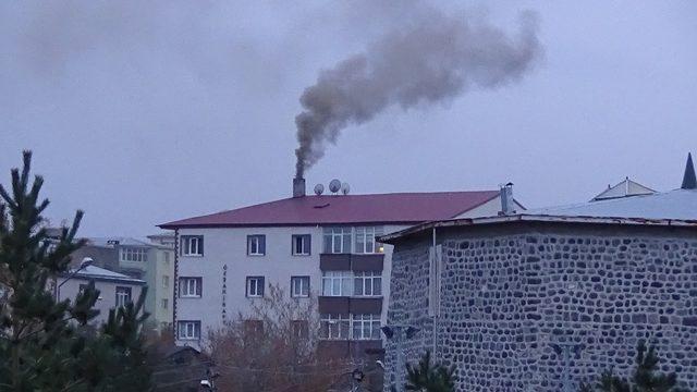 Kars’ta havaların soğudu, sobalar yanmaya başladı