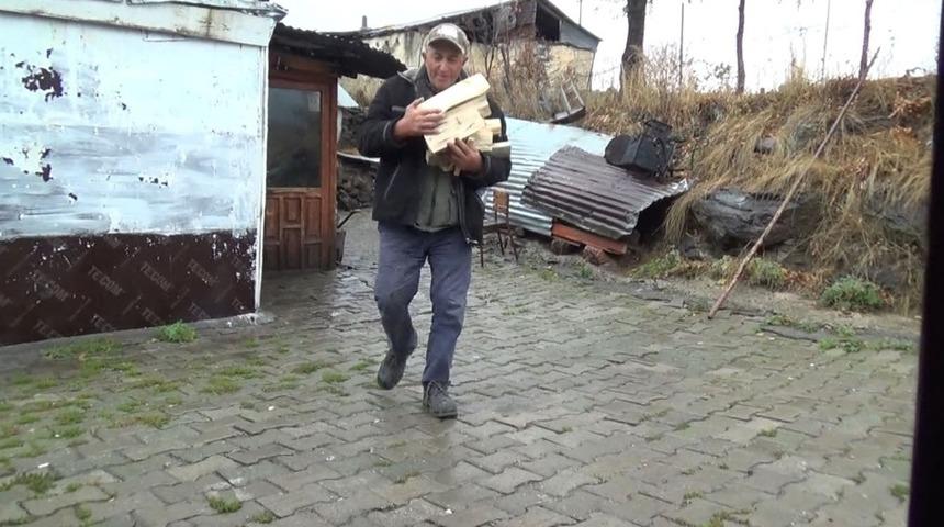 Kars&rsquo;ta havaların soğudu, sobalar yanmaya başladı