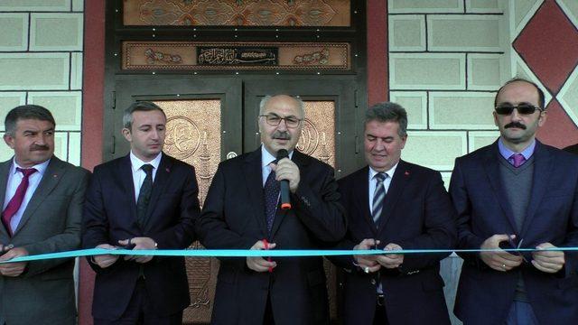 Buharkent’te hayırsevenlerin yaptırdığı cami ibadete açıldı