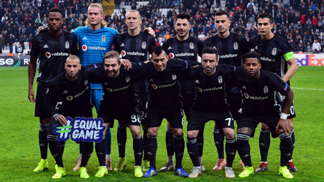 Beşiktaşlı taraftarların Caner'e tepkisi s&uuml;r&uuml;yor!