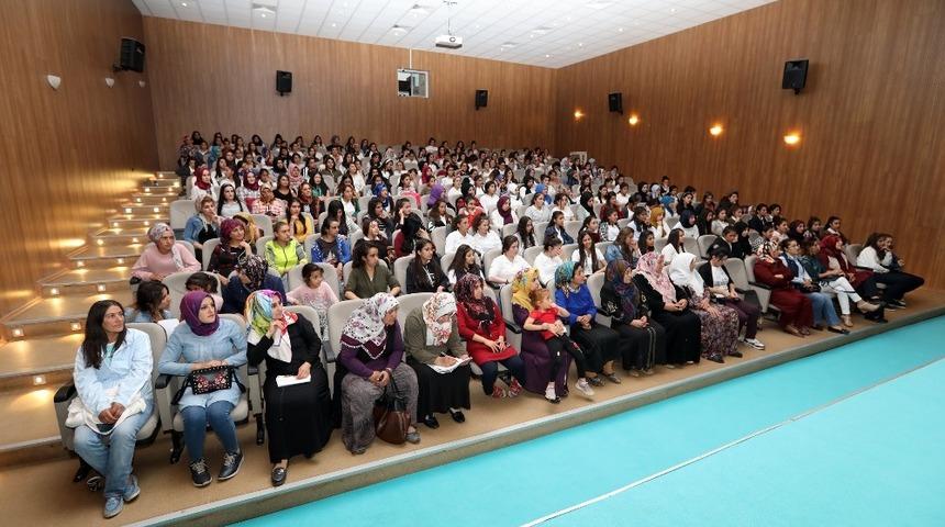 Van B&uuml;y&uuml;kşehir, 13 il&ccedil;ede &ldquo;Kadına y&ouml;nelik şiddet semineri&rdquo; d&uuml;zenledi