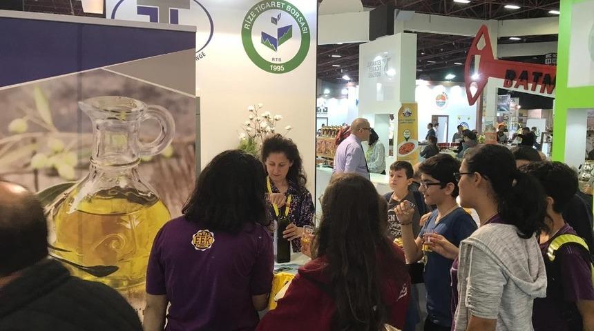 Y&ouml;rex&rsquo;de ziyaret&ccedil;iler Aydın zeytinyağını tadıyor