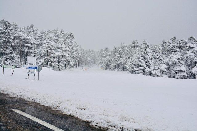 Eğriçimen Yaylası’nda kar kalınlığı 30 santimetreye ulaştı