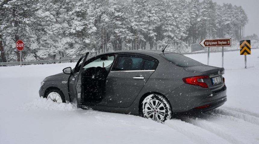 Eğri&ccedil;imen Yaylası&rsquo;nda kar kalınlığı 30 santimetreye ulaştı