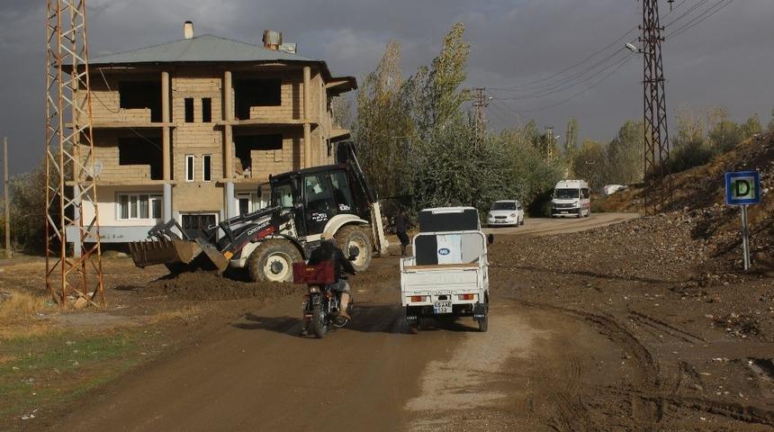 Van&rsquo;da toprak kayması