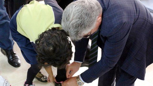 NTO’dan öğrencilere ayakkabı yardımı