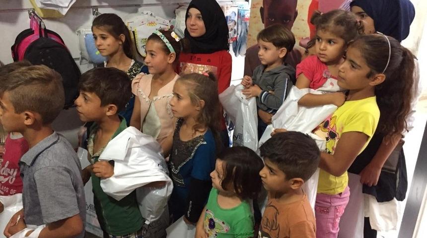 İyilikder 125 &ccedil;ocuğa kışlık kıyafet dağıttı