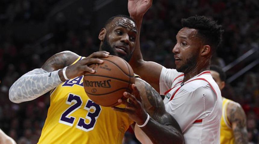 Los Angeles Lakers, Lebron'ın 'triple-double'ı ile kazandı