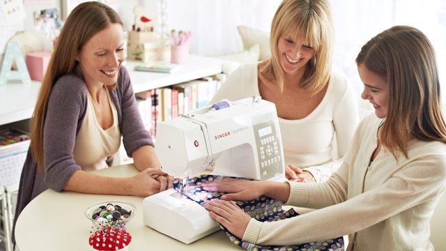 Singer kadınların yanında, kadınlar iş hayatında