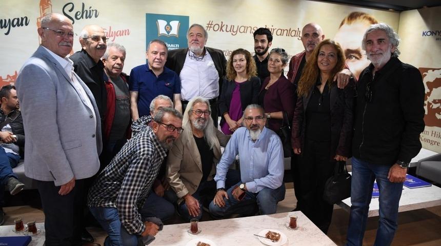 Başkan B&ouml;cek, pastayı İlber Ortaylı ile birlikte kesti